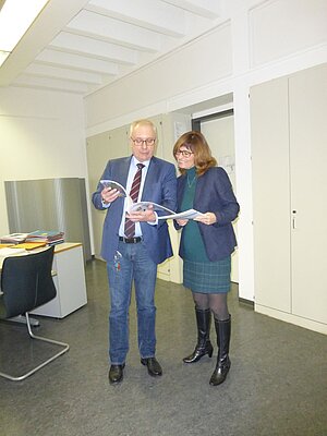 Blättern in der Festschrift