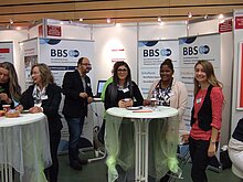 Schüler der HBFS und des BGY erwarten die Schüler auf der Messe.