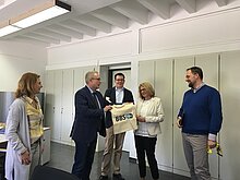 Herr Kartes, Frau Schneid und Mitglieder der Schulleitung