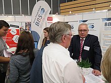 Herr Krammes am Messestand