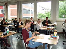 Schulleiter eröffnet schriftliche Abiturprüfung 2016