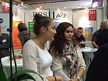 Schülerinnen informieren potentielle Bewerber für das BGY über ihren Bildungsgang.