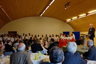 Die Schulleiter und unser Catering-Team in der Aula