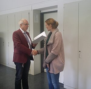 Beförderung von Frau Heine zur Oberstudienrätin