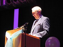 OStD Detlef Krammes hält die Rede des Schulleiters