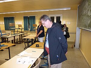 Ortsbeirat besichtigt Unterrichtsbaracke