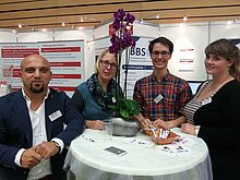 Schüler und Lehrkräfte präsentieren die Schule kompetent auf der Sprungbrettmesse.