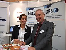 Frau Heike Heisel und Schulleiter Detlef Krammes vertreten die BBS SGH auf der Sprungbrettmesse.