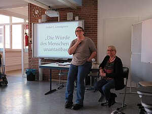 Frau Ott und Frau Raab beim Einstieg